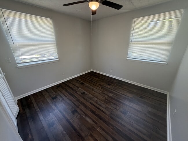 Building Photo - 165 Vulco Dr