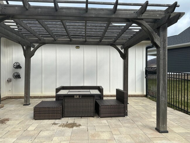 Building Photo - 3 Bedroom / 2 Bath  Johnson City TN