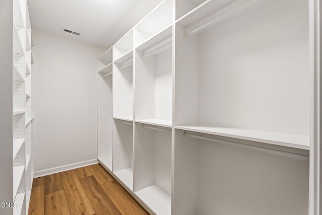 Building Photo - 5 Silverbell Ct