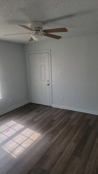Building Photo - 5434 N Miro St