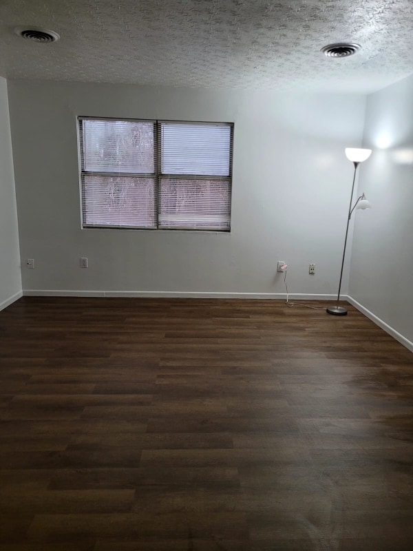 Building Photo - 165 Midway Dr