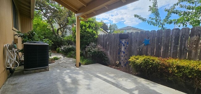 Building Photo - Cul-de-sac Home in Established Neighborhood