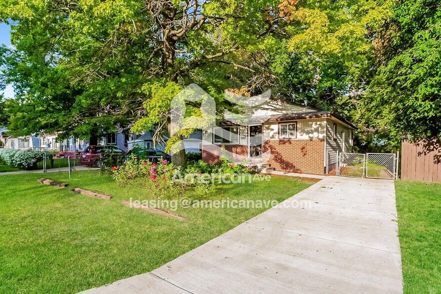 Building Photo - 1957 S Christine St