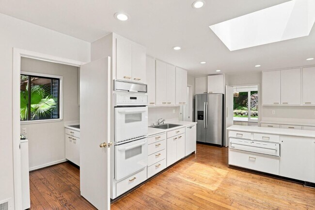 Building Photo - 820 Eucalyptus Ave