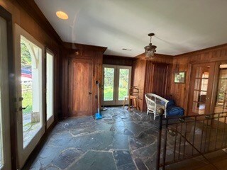 Building Photo - 22 W Buzzard's Roost Rd
