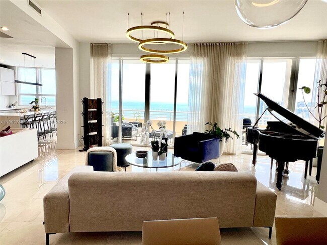 Building Photo - 848 Brickell Key Dr