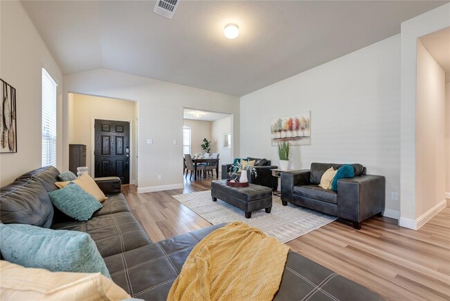 Building Photo - 3017 Bella Lago Dr