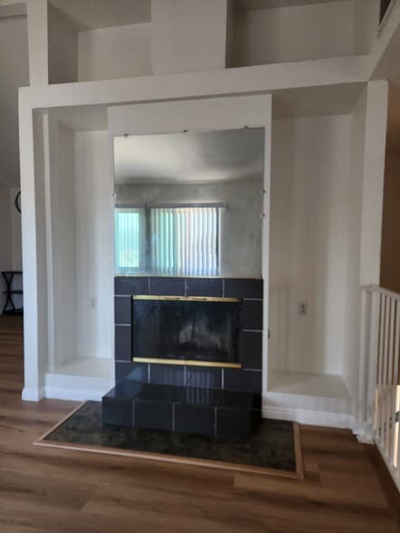Wood/Gas Fireplace - 625 S Osage Ave