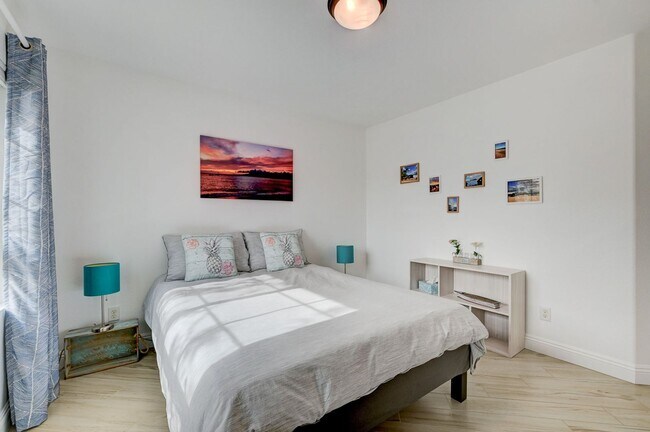 Building Photo - FANTASTIC FULLY UPGRADED FURNISHED RENTAL LOCATED IN THE SOUTHWEST!!!