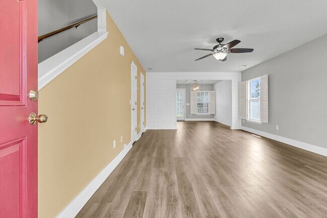 Building Photo - 403 Dovetail Cir