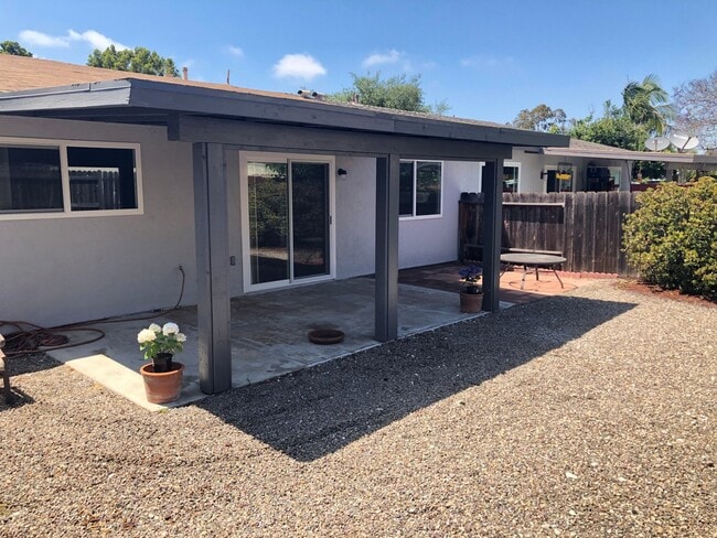 Building Photo - Adorable Oceanside Attached Home Ready Now!