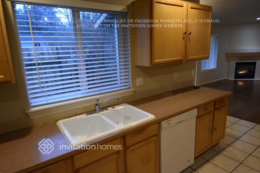 Building Photo - 13421 Des Moines Memorial Dr S