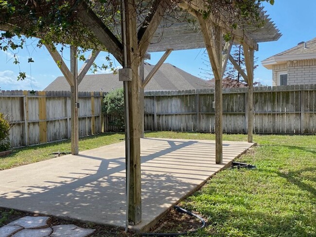 Building Photo - BEAUTIFUL ISLAND HOME IN COQUINA BAY!