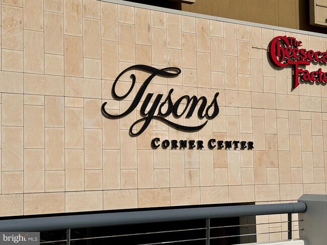 Building Photo - 2113 Chain Bridge Rd