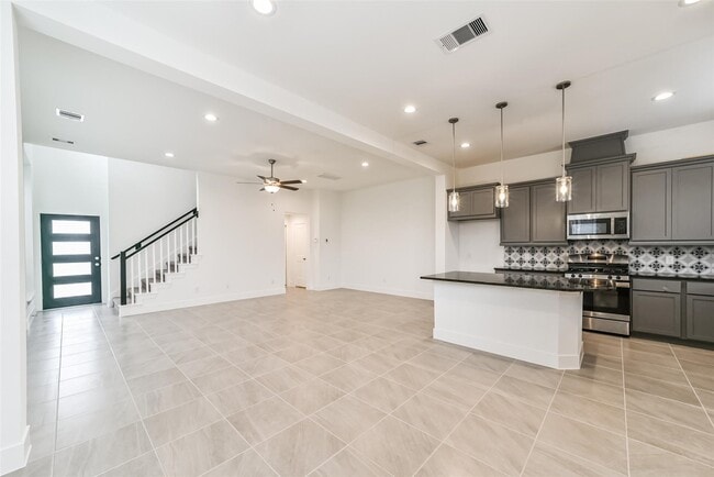 Building Photo - 1531 Crystal Stream Dr