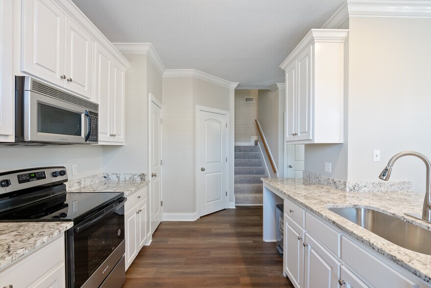 Building Photo - 728 Southpointe Commons Loop