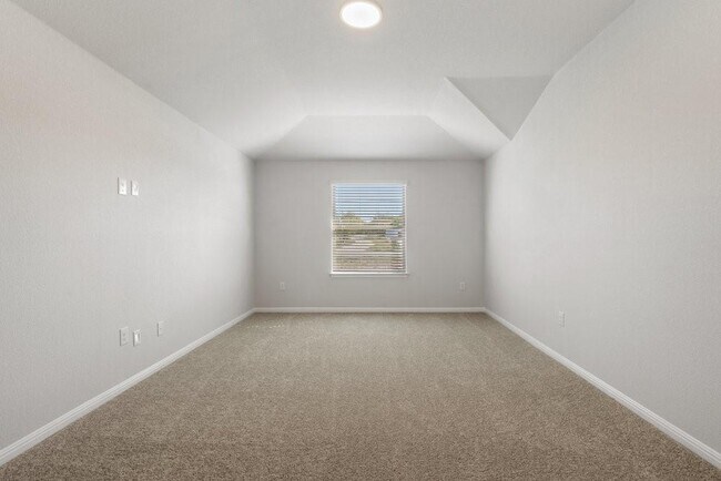 Building Photo - 668 Backstays Lp