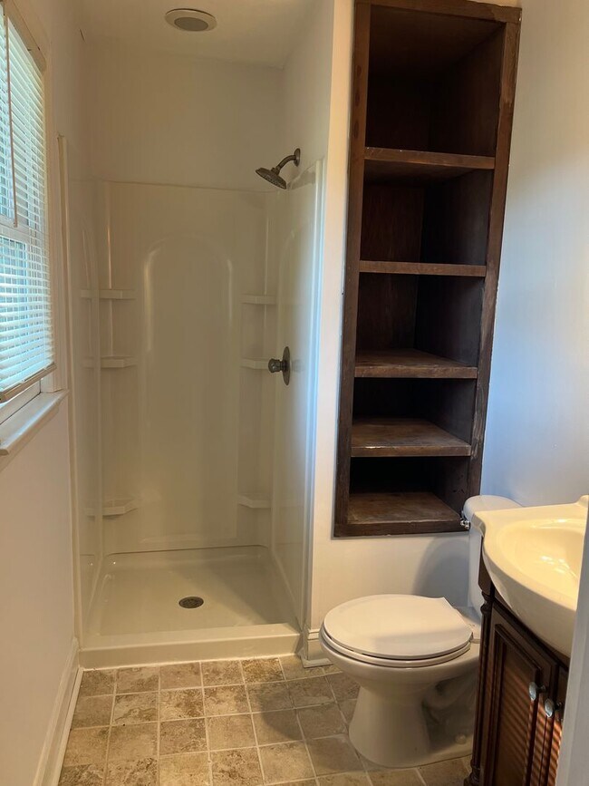 Building Photo - AVAILABLE NOW – Peaceful 3 Bedroom Home on...