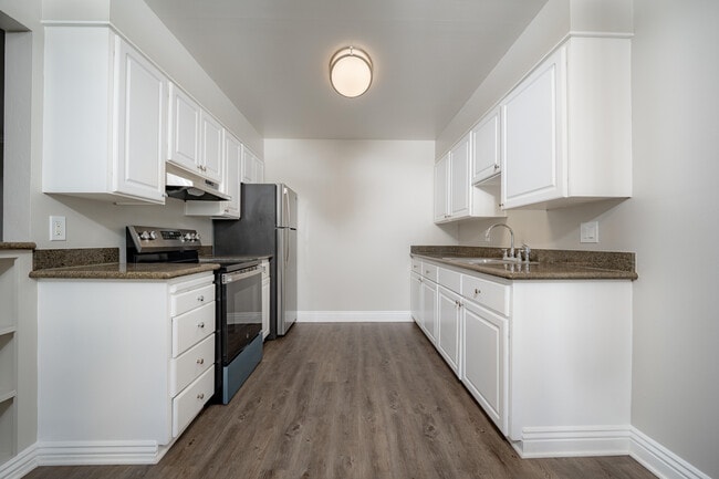 Palms B17 kitchen (1) - Palms at the Pruneyard