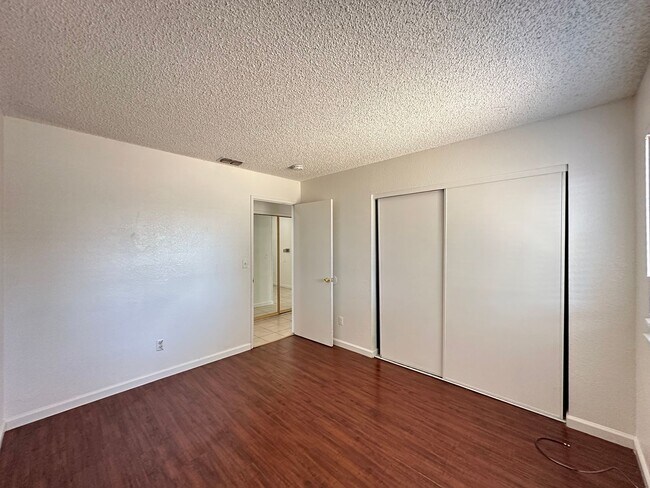 Building Photo - Four Bedroom Home