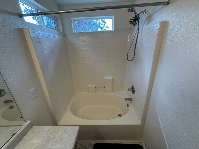 Building Photo - Refreshed 3-Bedroom Home in Waterglen Neig...