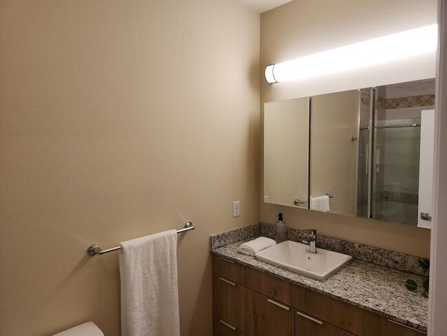 Building Photo - Bison Cove Unit E5 Available Now