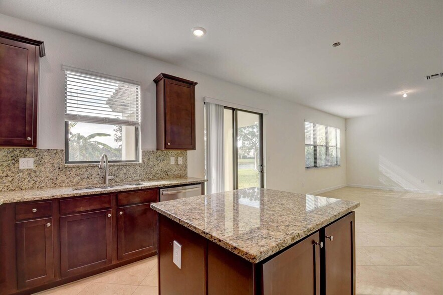 Building Photo - 8834 Willow Cove Ln