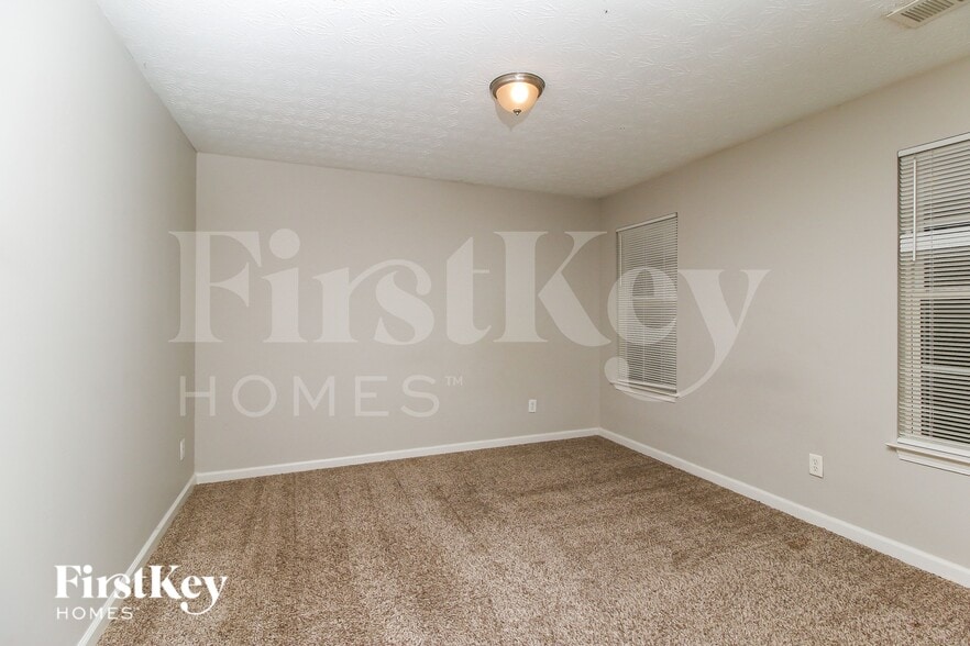 Building Photo - 7046 Setters Way