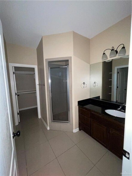 Building Photo - 2605 E Franklin Ave