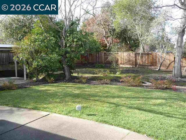 Building Photo - 324 Glendora Cir