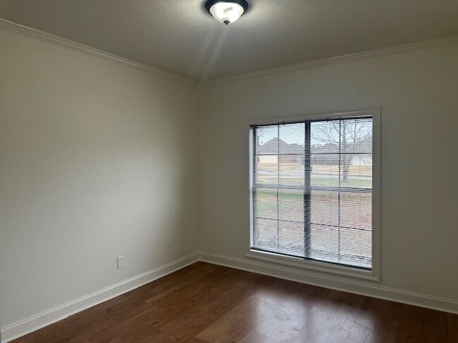 Building Photo - 3/2 with bonus room for rent in Gluckstadt!!!