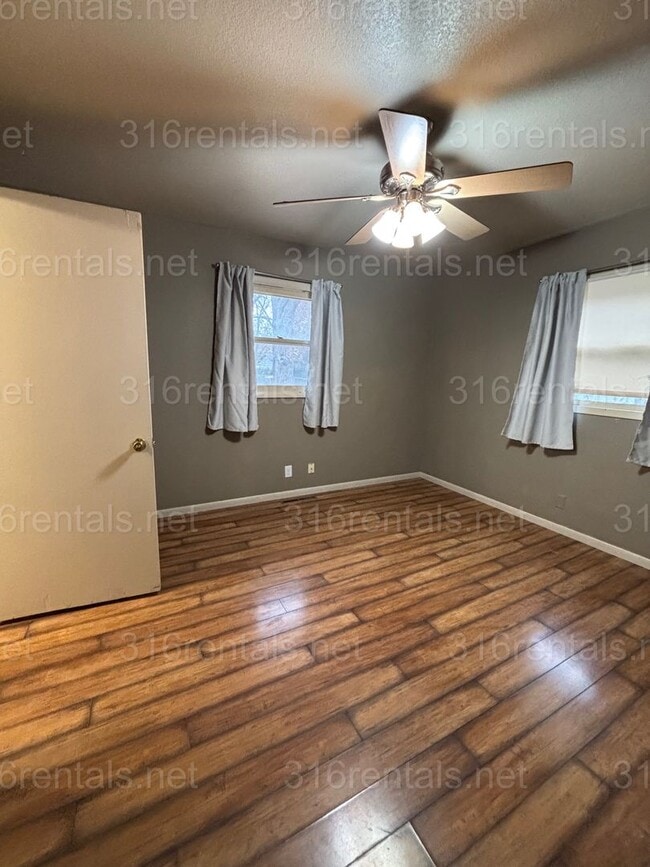 Building Photo - 3 bedroom 2 bathroom rental available NOW!