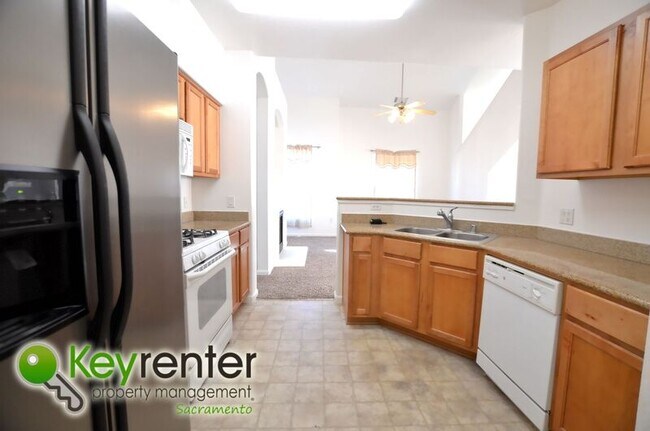 Building Photo - 5350 Dunlay Dr
