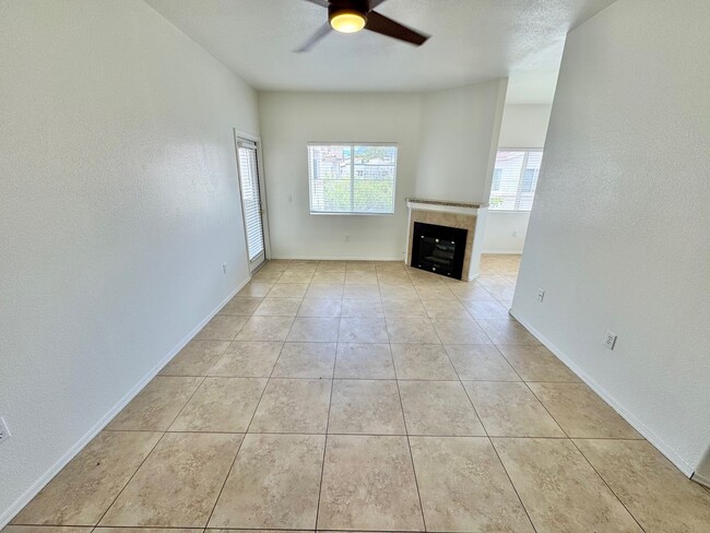 Building Photo - SPACIOUS 3 BEDROOM, 2 BATHROOM UPGRADED CO...