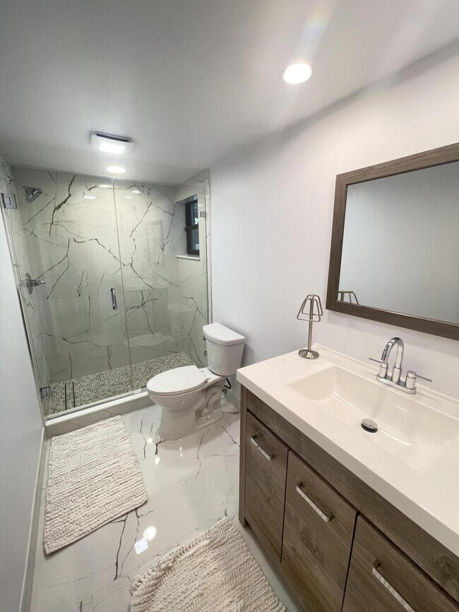 Building Photo - 11397 Pond View Dr