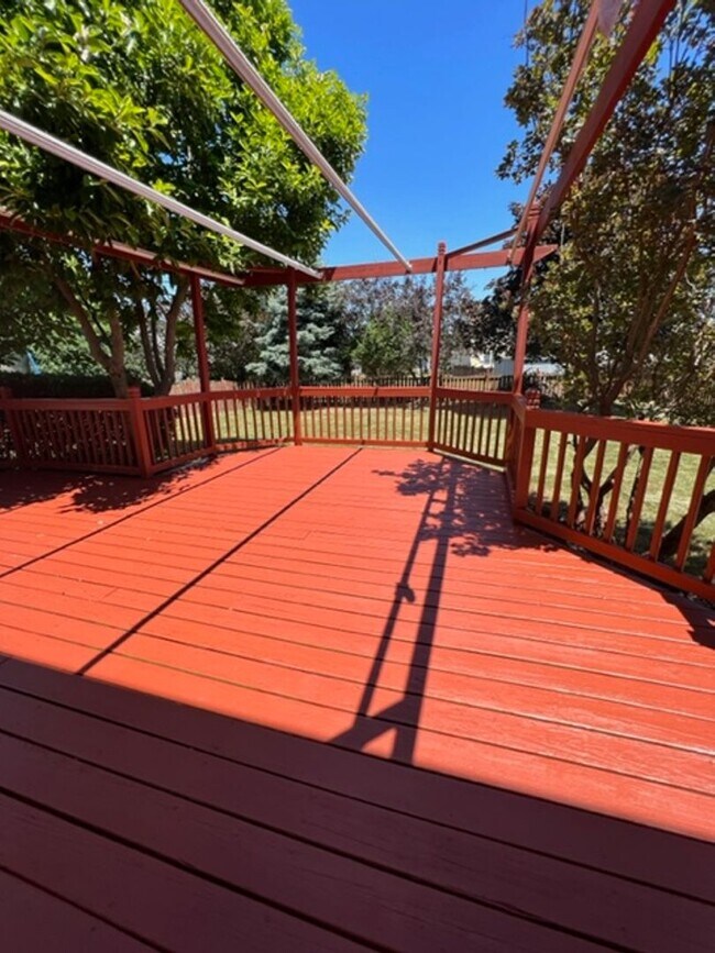 Building Photo - Charming 4 Bedroom 2.5 Bathroom Home in Hi...