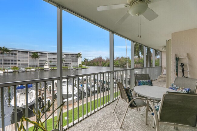 Building Photo - 1537 E Hillsboro Blvd