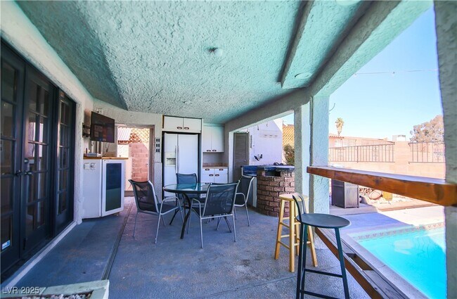 Building Photo - 5086 Cartaro Dr