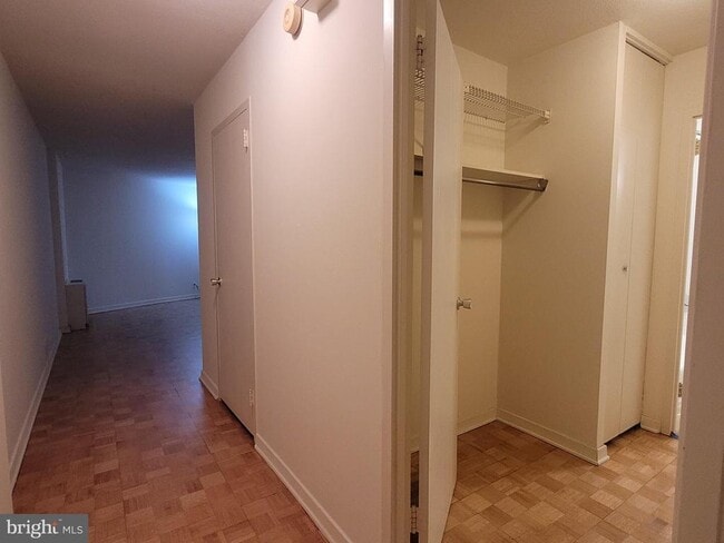 Building Photo - 224 W Rittenhouse Square