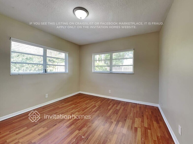 Building Photo - 1451 SW 10th St