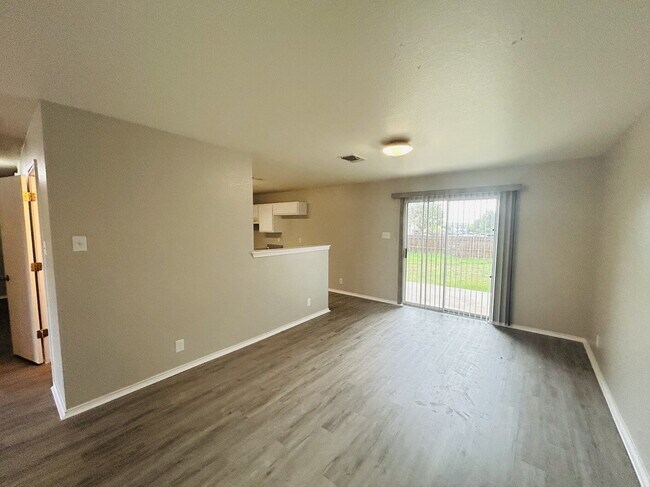 Building Photo - Affordable 5 Bedroom Newly Listed
