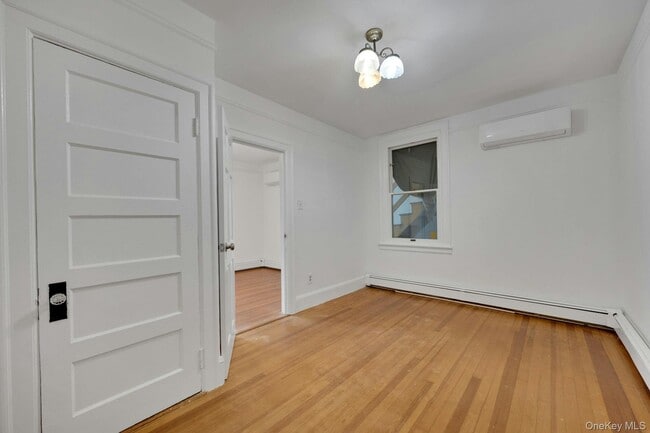 Building Photo - 437 Warburton Ave