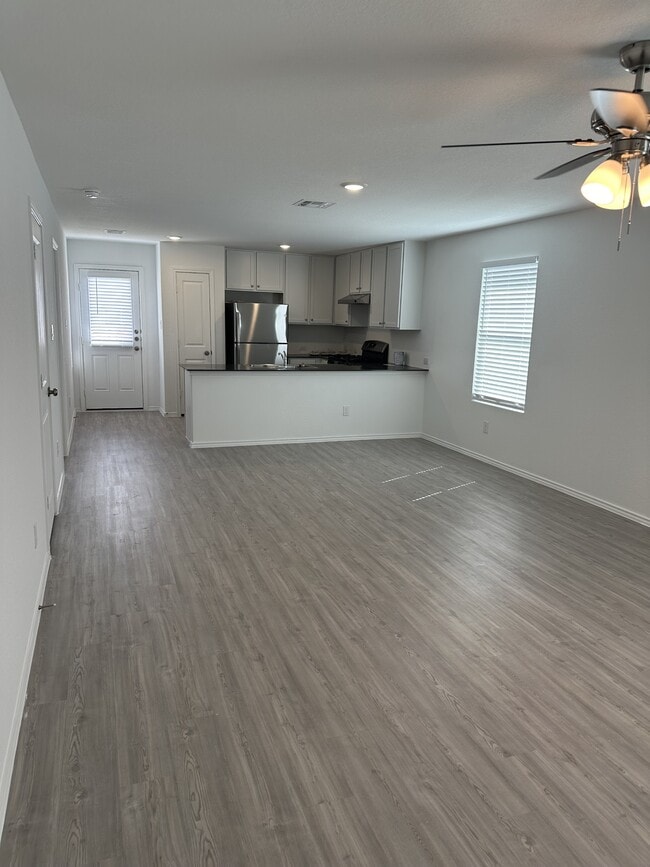 Building Photo - 2422 Broken Arrow