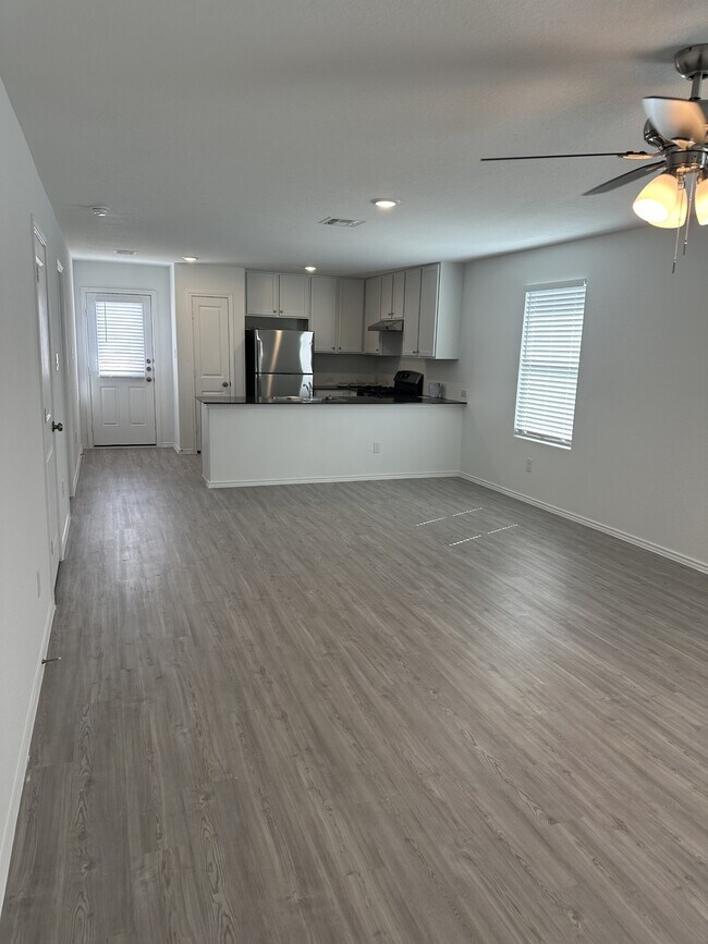 Building Photo - 2422 Broken Arrow