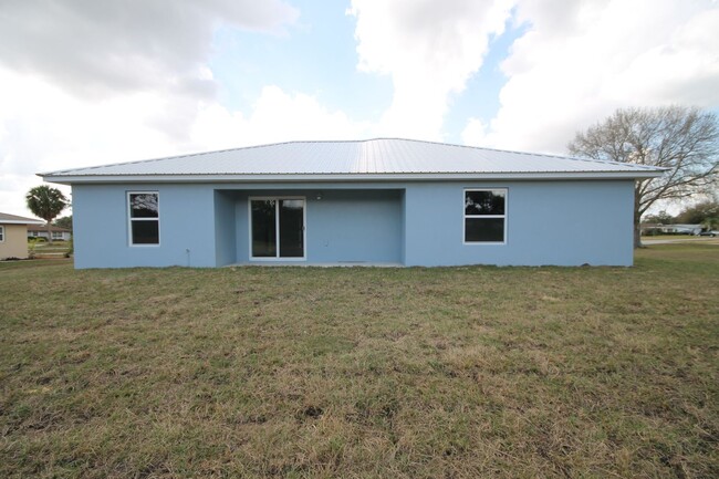 Building Photo - Amazing 3 BD/2BA Home in Sebring!!