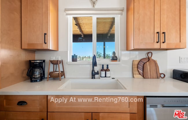 Building Photo - Updated 3 Bed 2 Bath Home on 2.5 Fenced In Acres with paid SOLAR PANELS!!