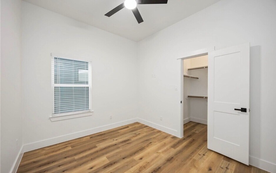 Building Photo - 8007 Cora St