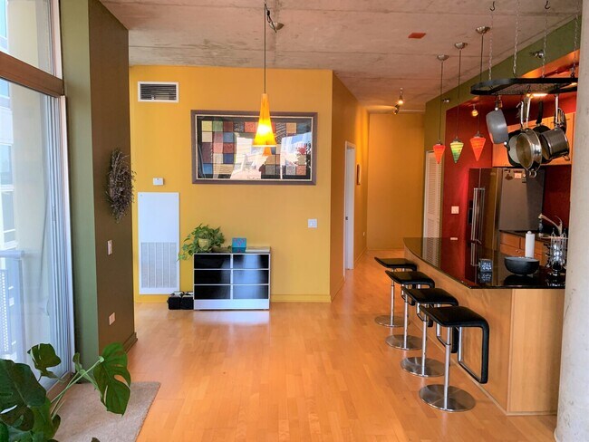 Building Photo - 720 N Larrabee St