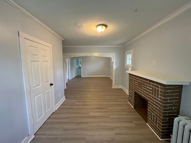 Building Photo - 1429-1431 Knox Ave N