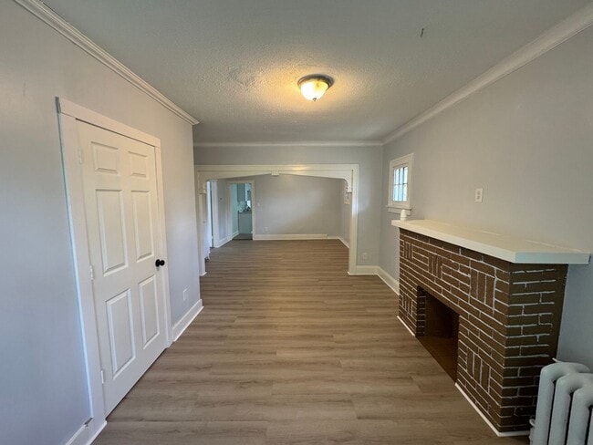 Building Photo - 1429-31 Knox Ave N